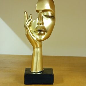 Scalpture golden kiss